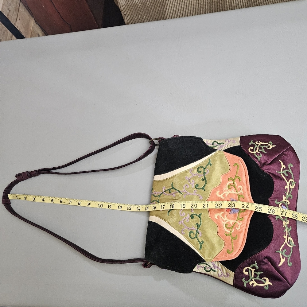 OOVOO Le Thi Hong Tu Hand Embroidered Silk & Suede Asian Shoulder Bag - Picture 10 of 12